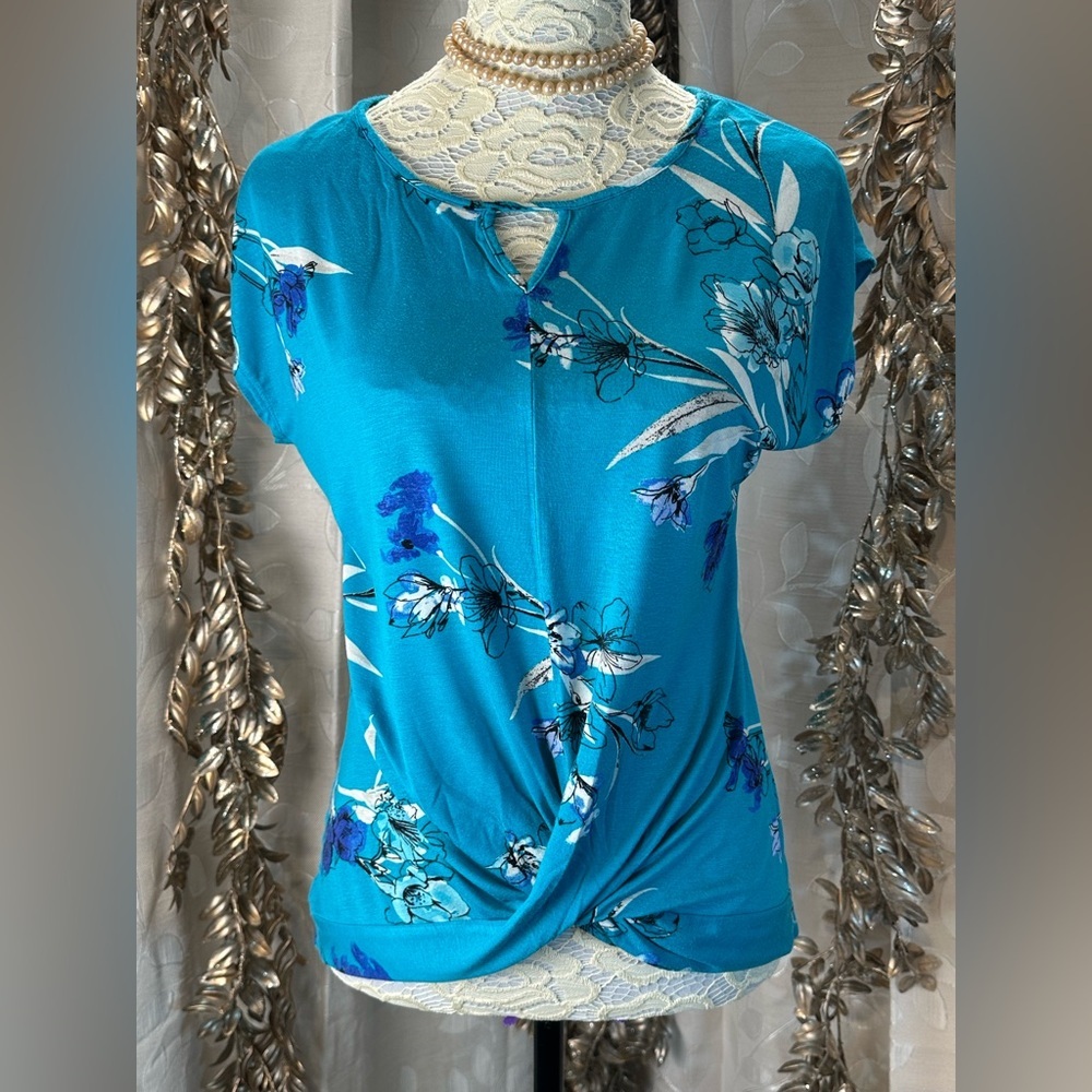 APT.9 Women’s Small Blue Floral Twist Front‎ Blouse Top Short Sleeve Keyhole Tee